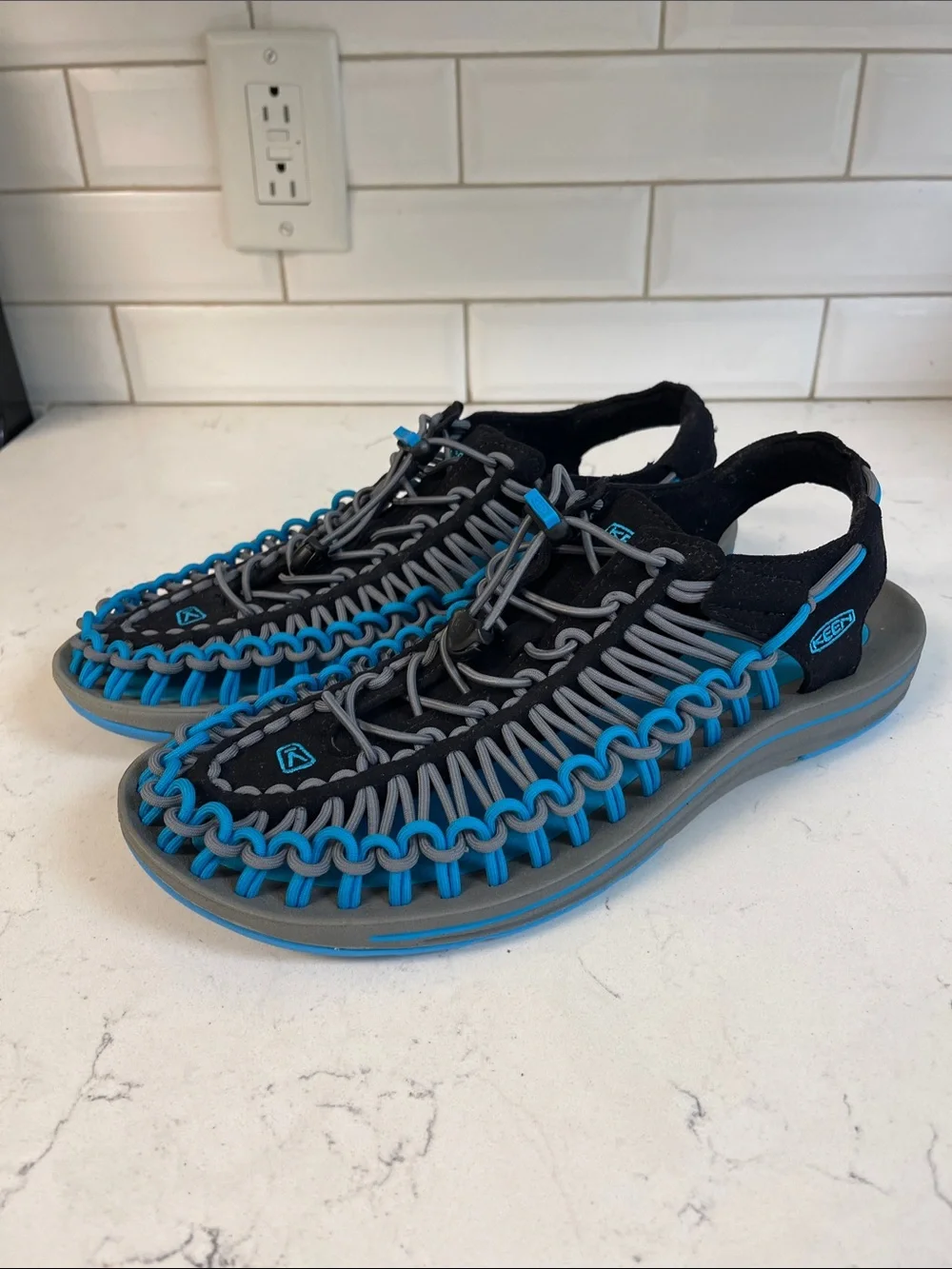 Keen UNEEK Men's Outdoor Sandal Black/Blue US Size 11.5 Worn 3-4 times